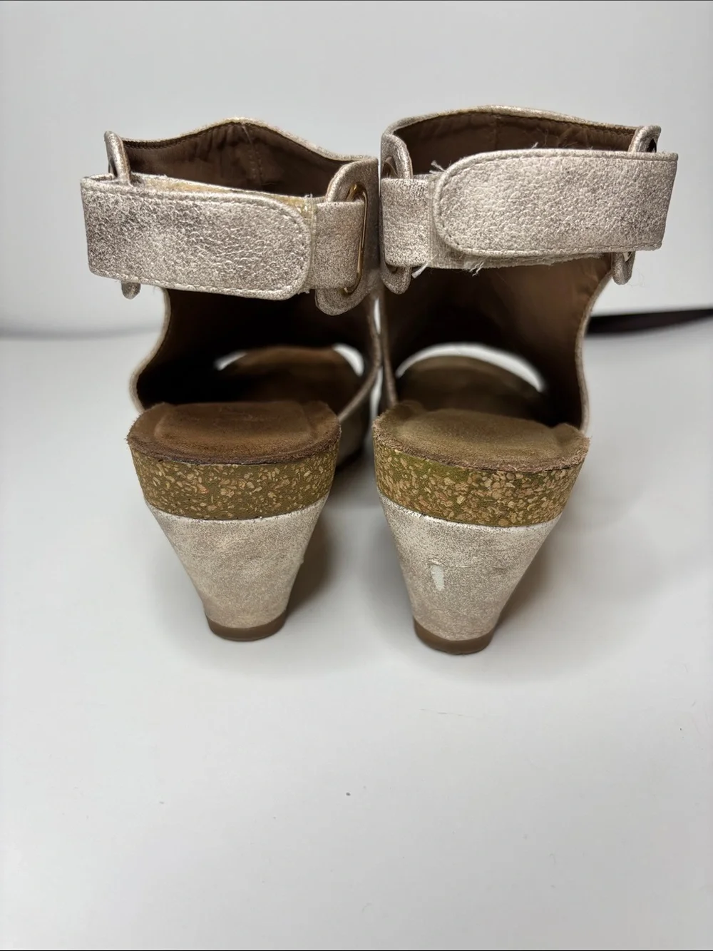 Boutique by Corky size 7 Peep-Toe Slingback Wedge in Shimmery Taupe
